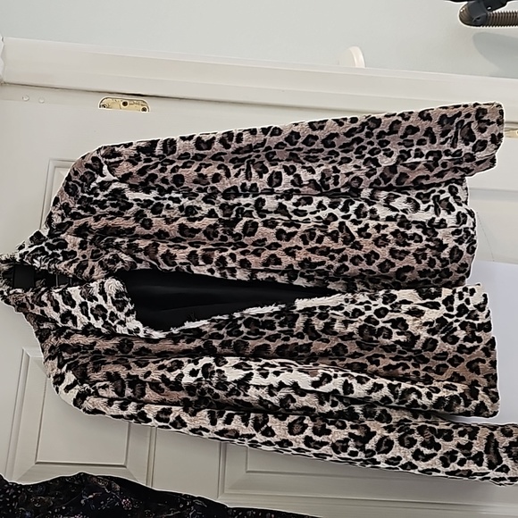 STUNNING JM COLLECTION FAKE LEOPARD PRINT FUR COAT - Picture 5 of 14